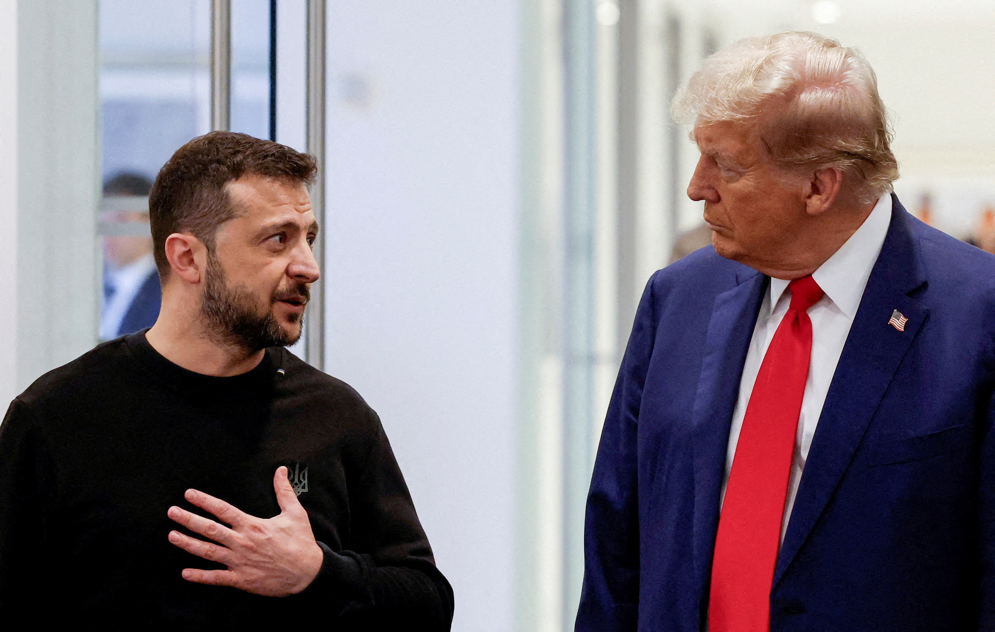 Ông Trump khẳng định ông Zelensky không bị gạt ra khỏi hòa đàm với Nga - Ảnh 1.